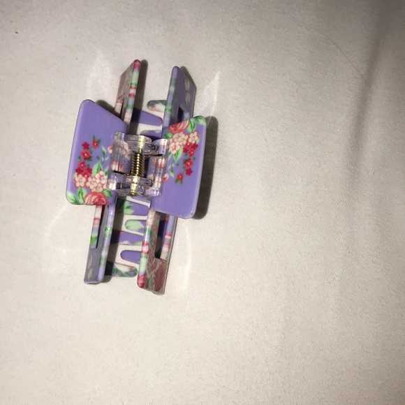 This is a beautiful purple, green, and red hair clip that works like magic! - Picture 3 of 3